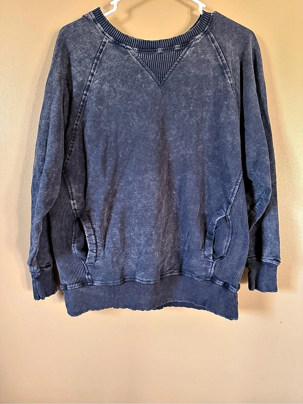 Zenana Blue Acid Wash Raglan Sweatshirt L V Insert Pockets